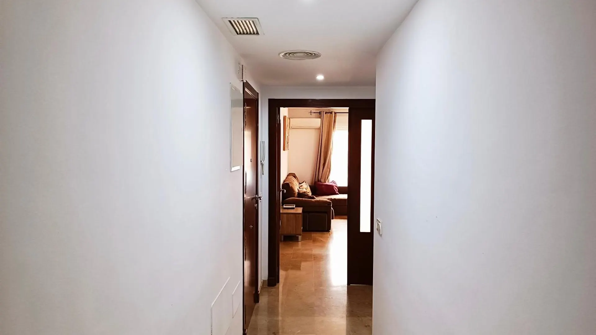 Jac - Wifi, 1 Dormitorio, Terraza, Centro A 150 Metros, Playa 850 Metros Torremolinos
