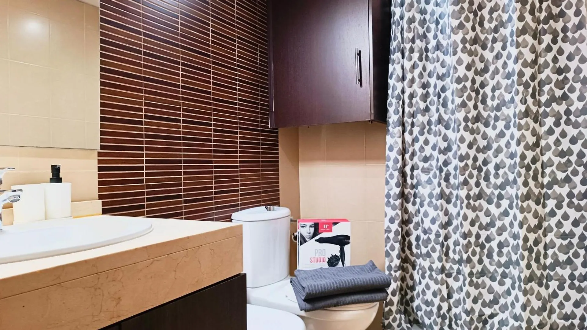 Jac - Wifi, 1 Dormitorio, Terraza, Centro A 150 Metros, Playa 850 Metros Torremolinos