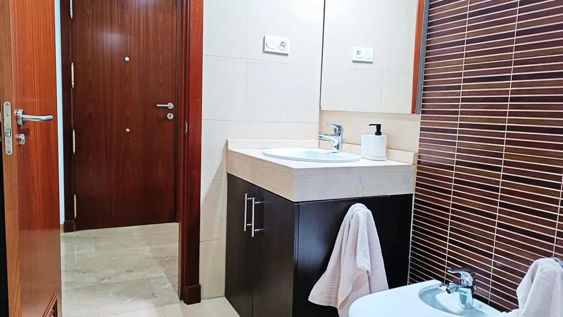 Apartment Jac - Wifi, 1 Dormitorio, Terraza, Centro A 150 Metros, Playa 850 Metros Torremolinos