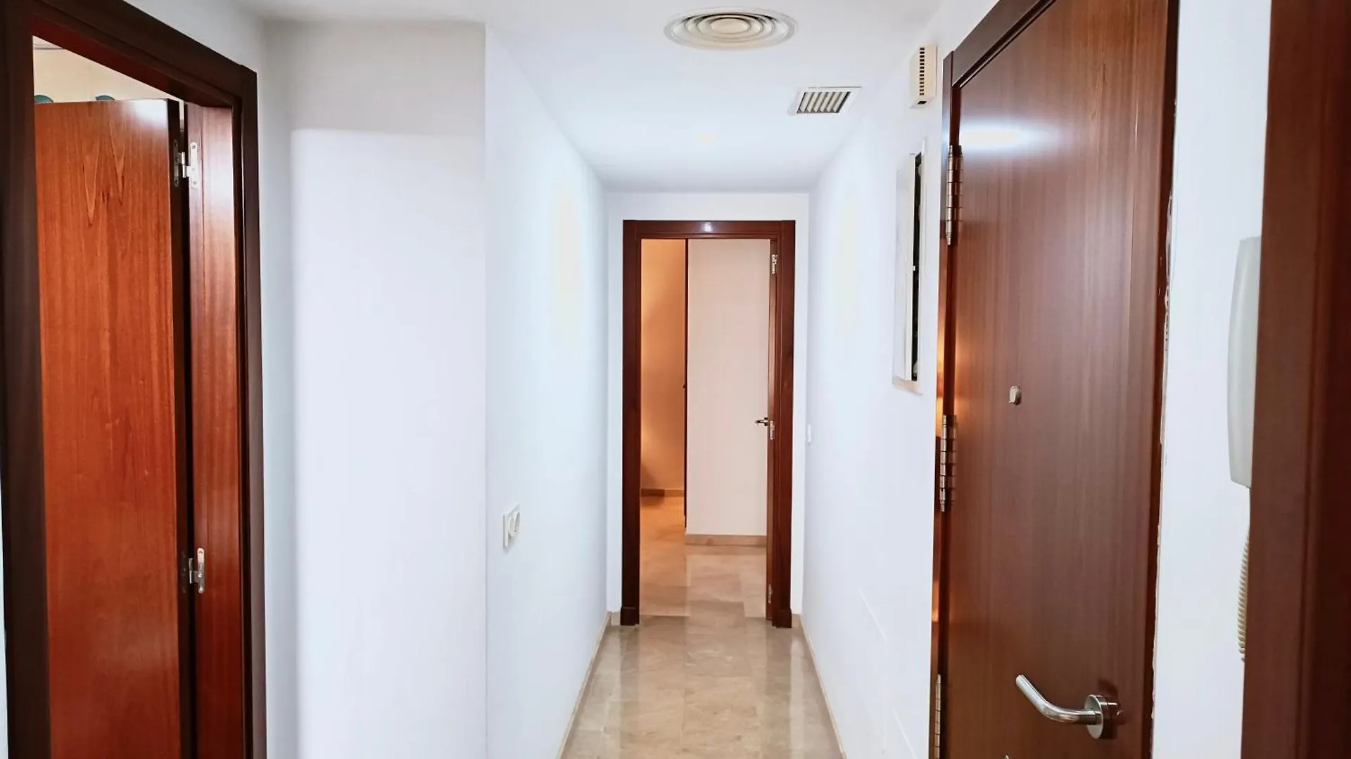 Jac - Wifi, 1 Dormitorio, Terraza, Centro A 150 Metros, Playa 850 Metros Torremolinos Espanha